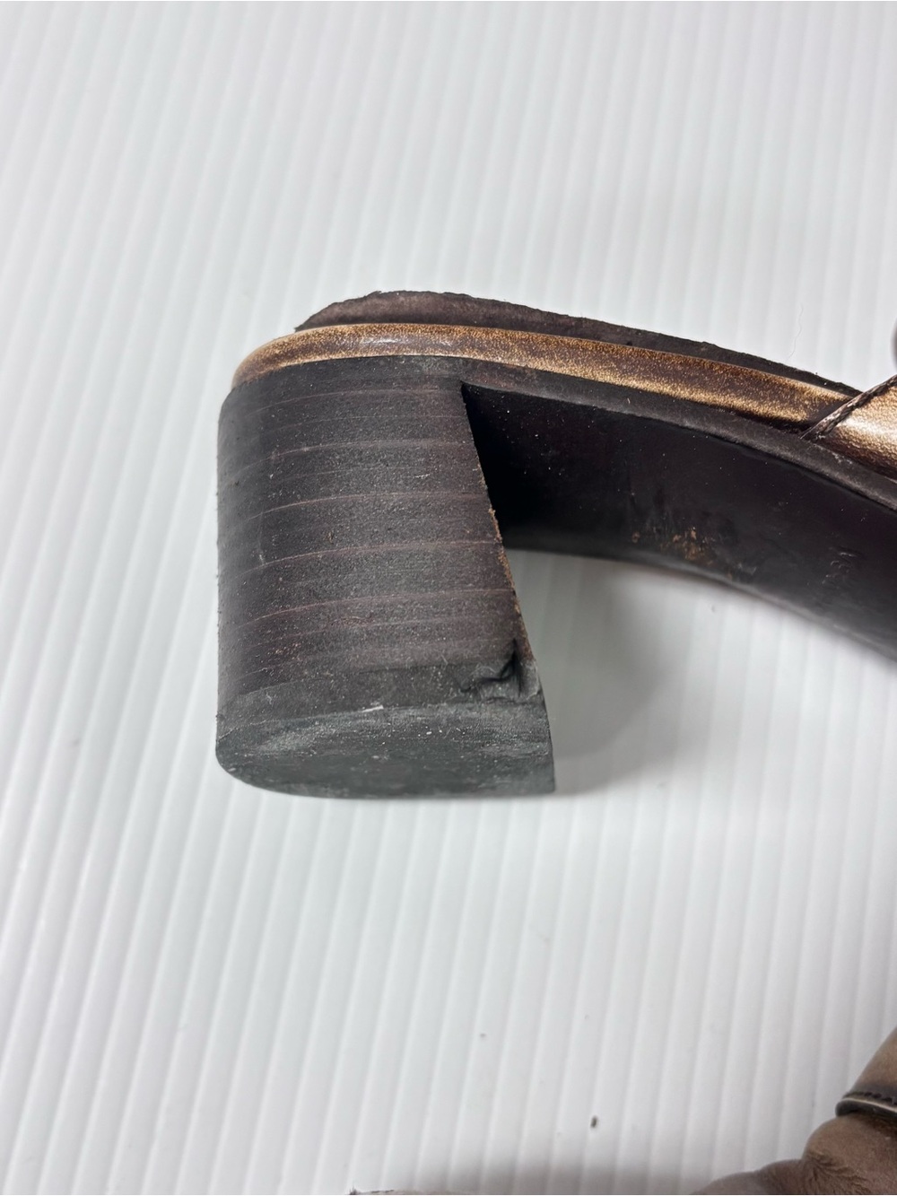 Ladies Prada low heel mule. Size 7 - Picture 4 of 8